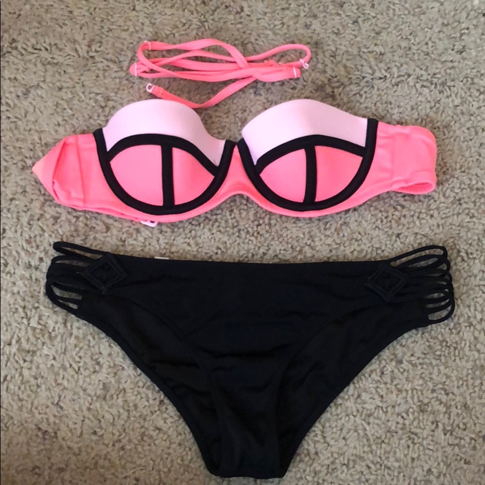Victoria’s Secret strapless bikini